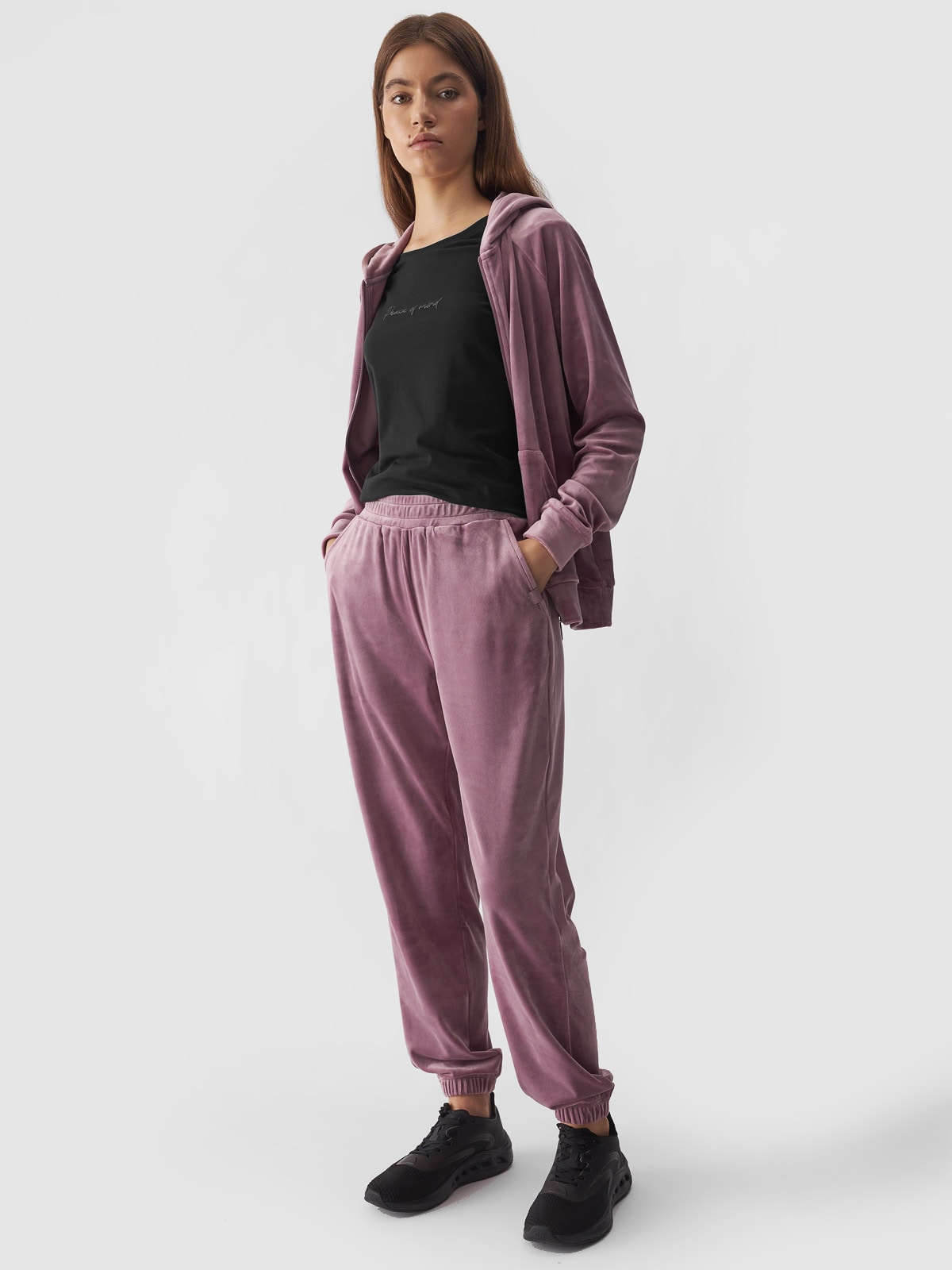 Dámske velúrové nohavice typu jogger - ružové